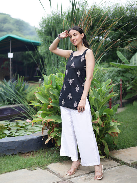 Women Black Geometric Printed Sleeveless Cotton Ethnic Top