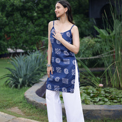 Women Blue Printed Sleeveless Kurti