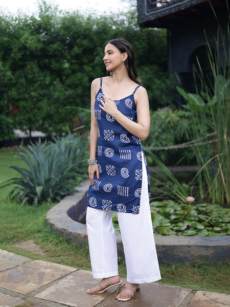 Women Blue Printed Sleeveless Kurti