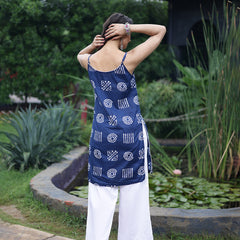 Women Blue Printed Sleeveless Kurti