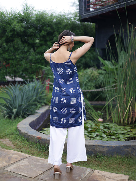 Women Blue Printed Sleeveless Kurti