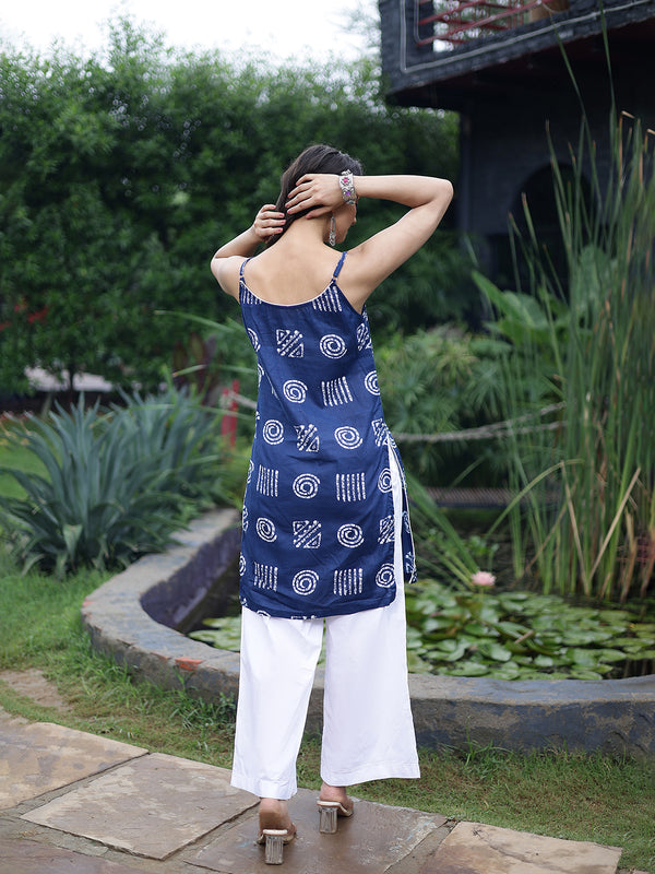 Women Blue Printed Sleeveless Kurti