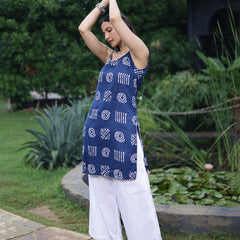 Women Blue Printed Sleeveless Kurti