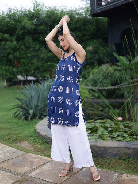 Women Blue Printed Sleeveless Kurti
