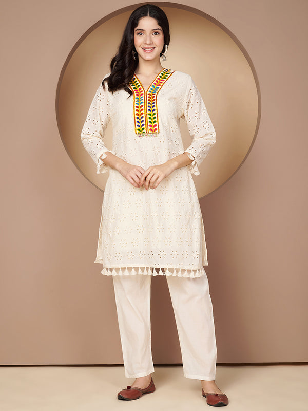 Poshak Hub Women Off-White Premium cotton Hakuba Chicken Embroidery Co-Ord Set