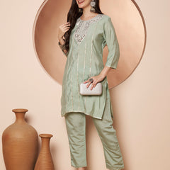 Poshak Hub Women Sea Green Embroidered Neck Co-Ord Set